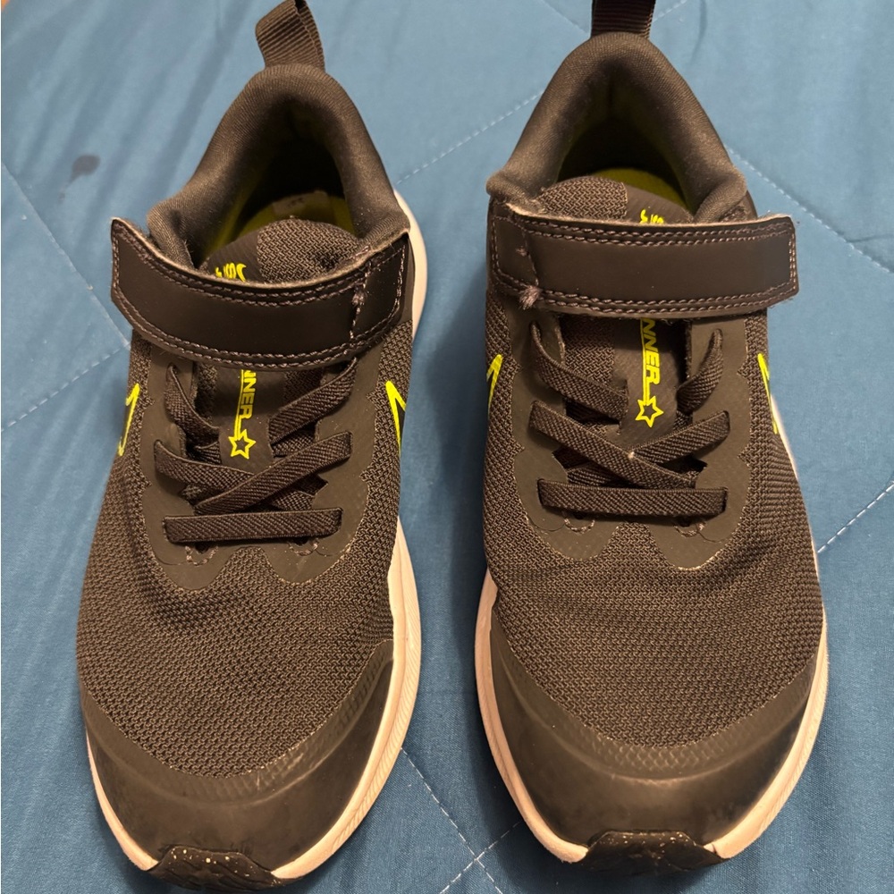 Nike Starrunner Kids Grey and Yellow Sneakers